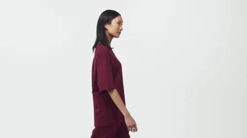 Женская футболка оверсайз Essentials Boyfriend Tee Adidas Originals, бордовый — фото 2