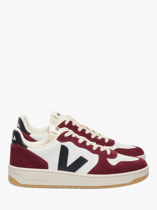 Амарантовые кроссовки VEJA