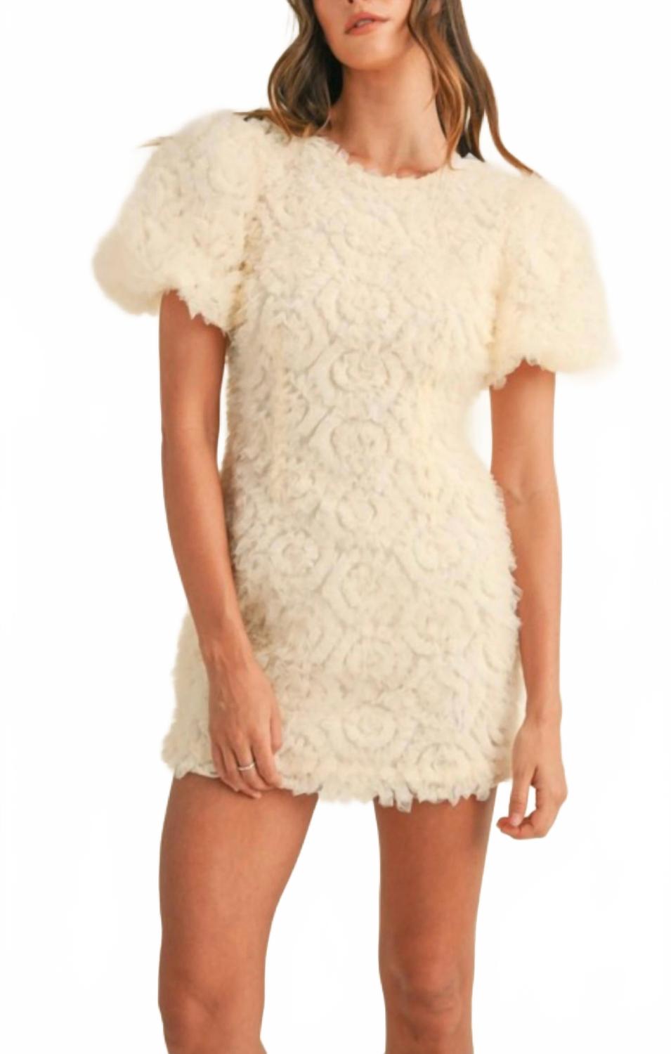 

Мини-платье с фактурным цветочным аппликацией в кремовом цвете Mint