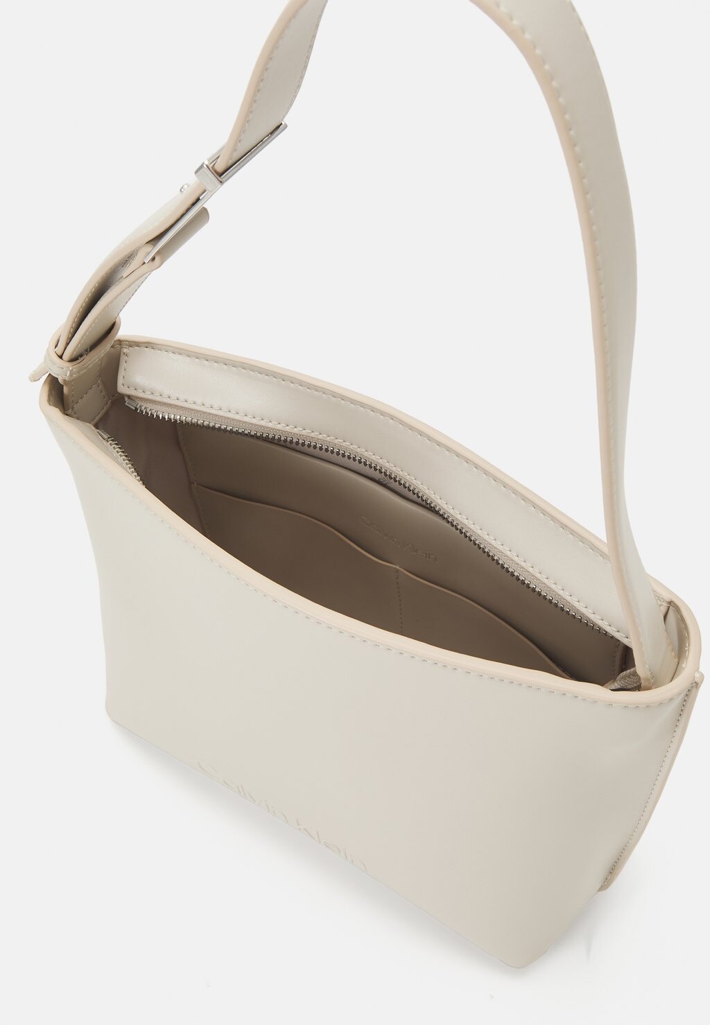 

Сумочка EMBOSSED LOGO SMALL TOTE Calvin Klein, кремовый