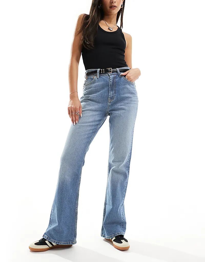 

Джинсы клеш со средней посадкой ASOS DESIGN, средне-синего цвета