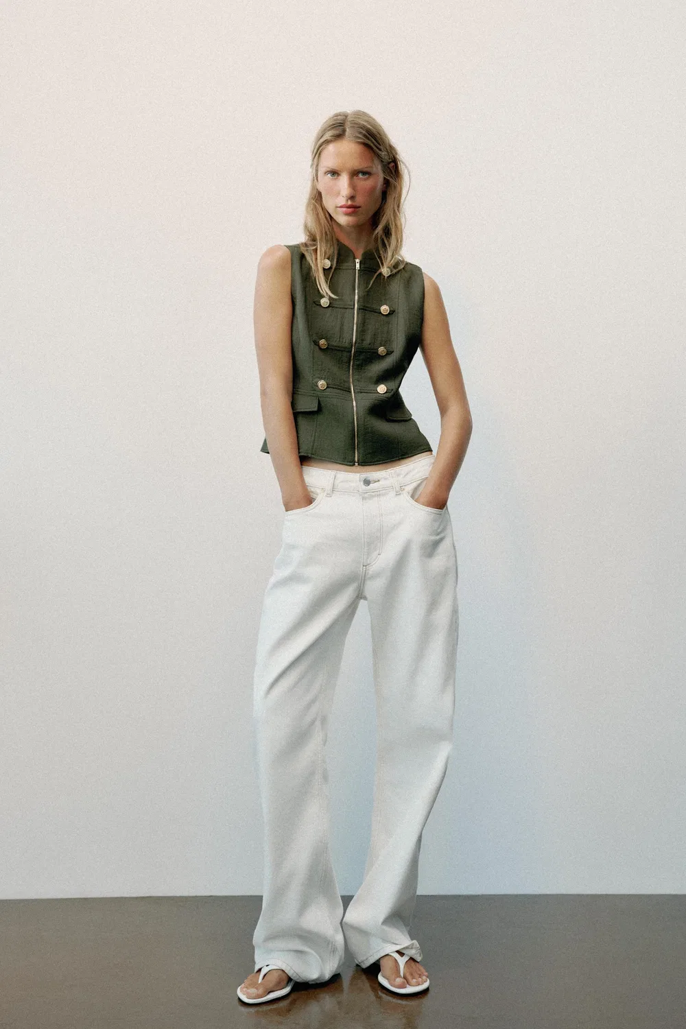 Жилет с застежкой-молнией и креплением типа "лягушка". ZARA, Dark khaki