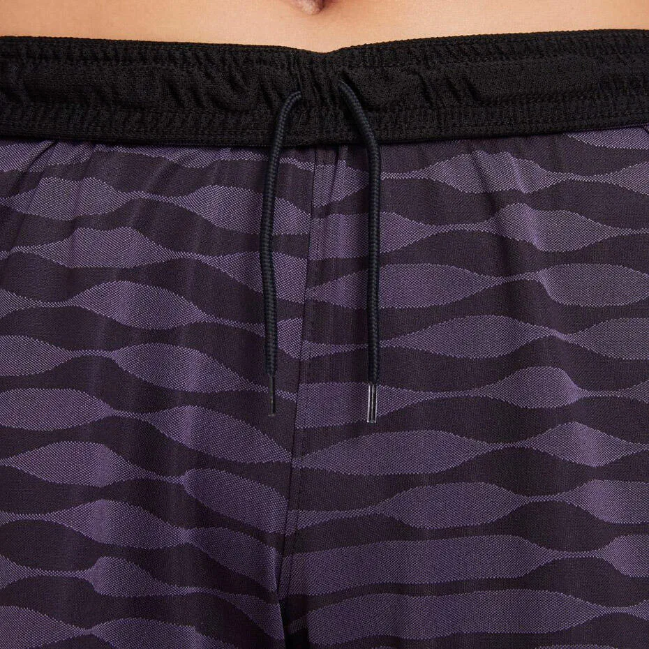 Женские шорты с принтом Veilchen Nike, Konigliches Lila Hortensienlila — фото 2