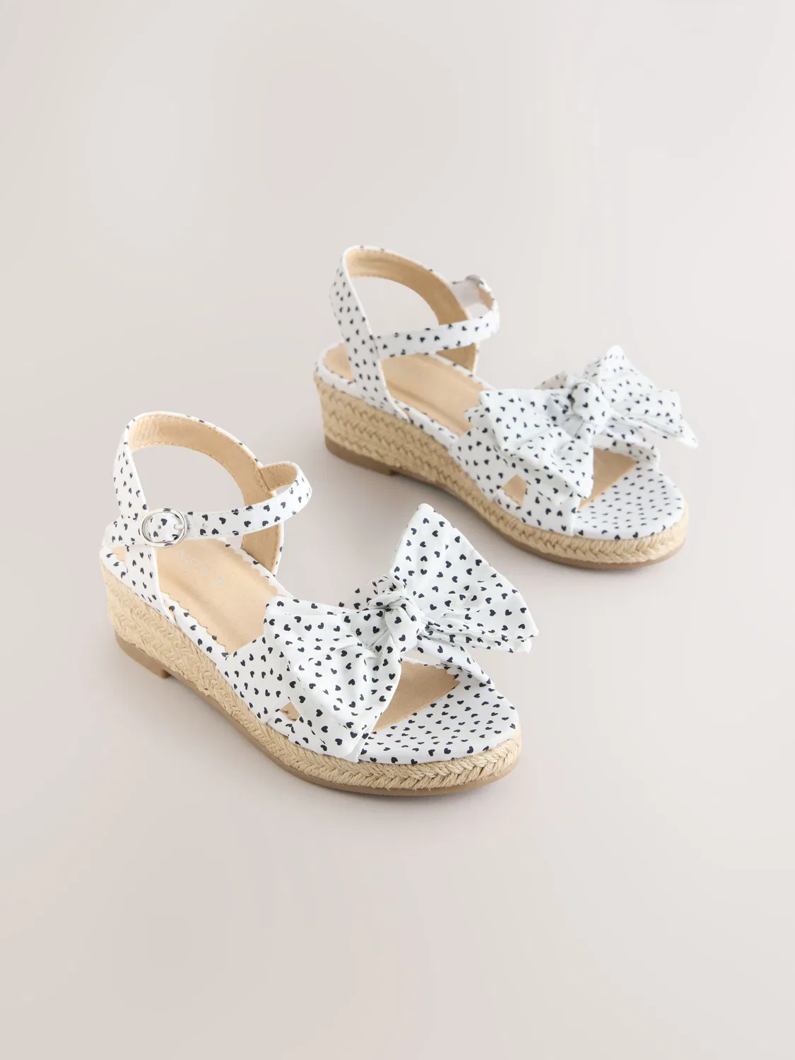 Сандалии на танкетке с бантом, White Heart Print Next, белый