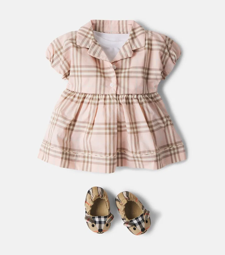 Детский полосатый хлопковый комплект: платье и панталоны Burberry Kids, розовый — фото 2