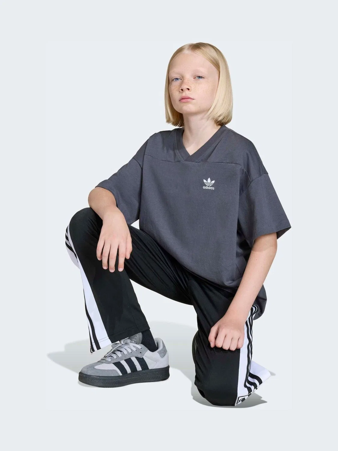 Футболка Oversized Cutline V-Neck, adidas Originals, серый — фото 3