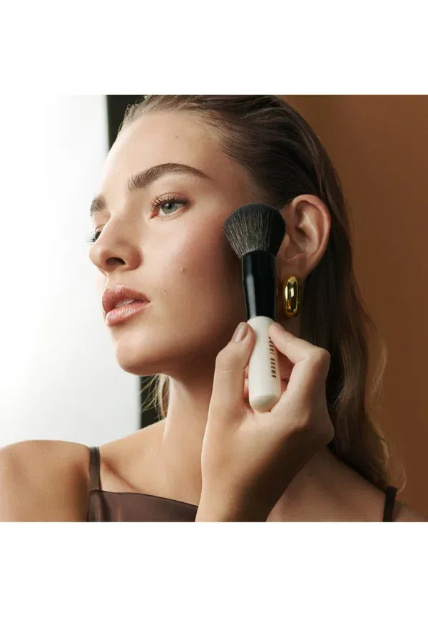 Бронзирующая пудра - бронзер 9 г Bobbi Brown, цвет light — фото 4