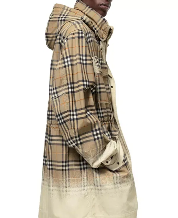 Мужское пальто с принтом Gradient Check Tropical Gabardine Parka Burberry, Taupe Beige — фото 3