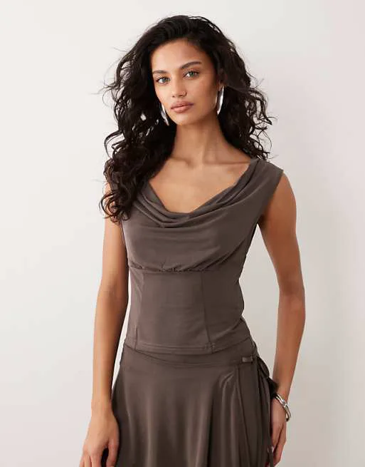 

Темно-коричневый топ чапро с воротником-хомутом Motel Co-ord Wiyana