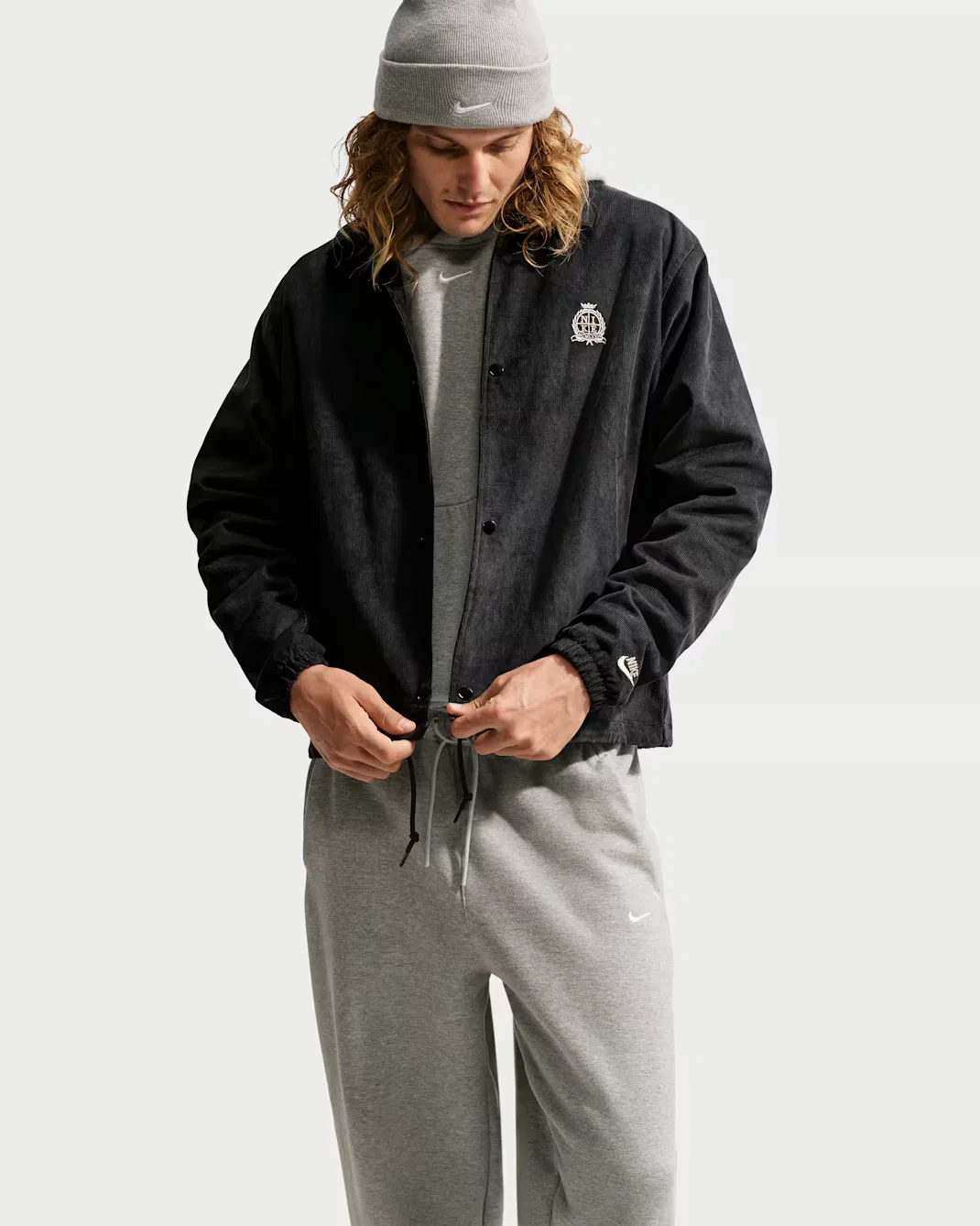 Мужская вельветовая куртка тренера Nike Club, Black/Sanddrift