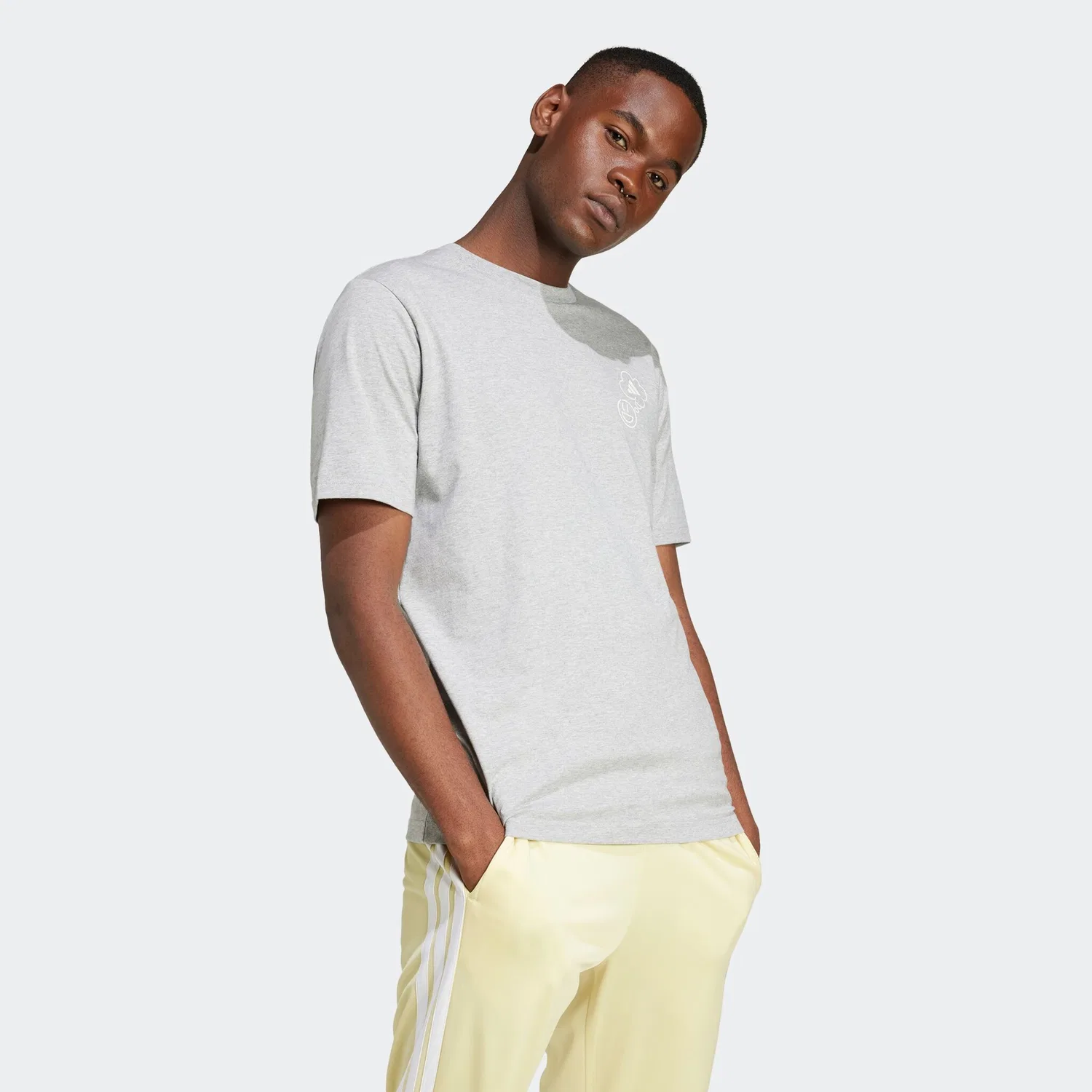 Детская футболка свободного кроя с графическим принтом Adidas Sportswear, Medium Grey Heather — фото 2