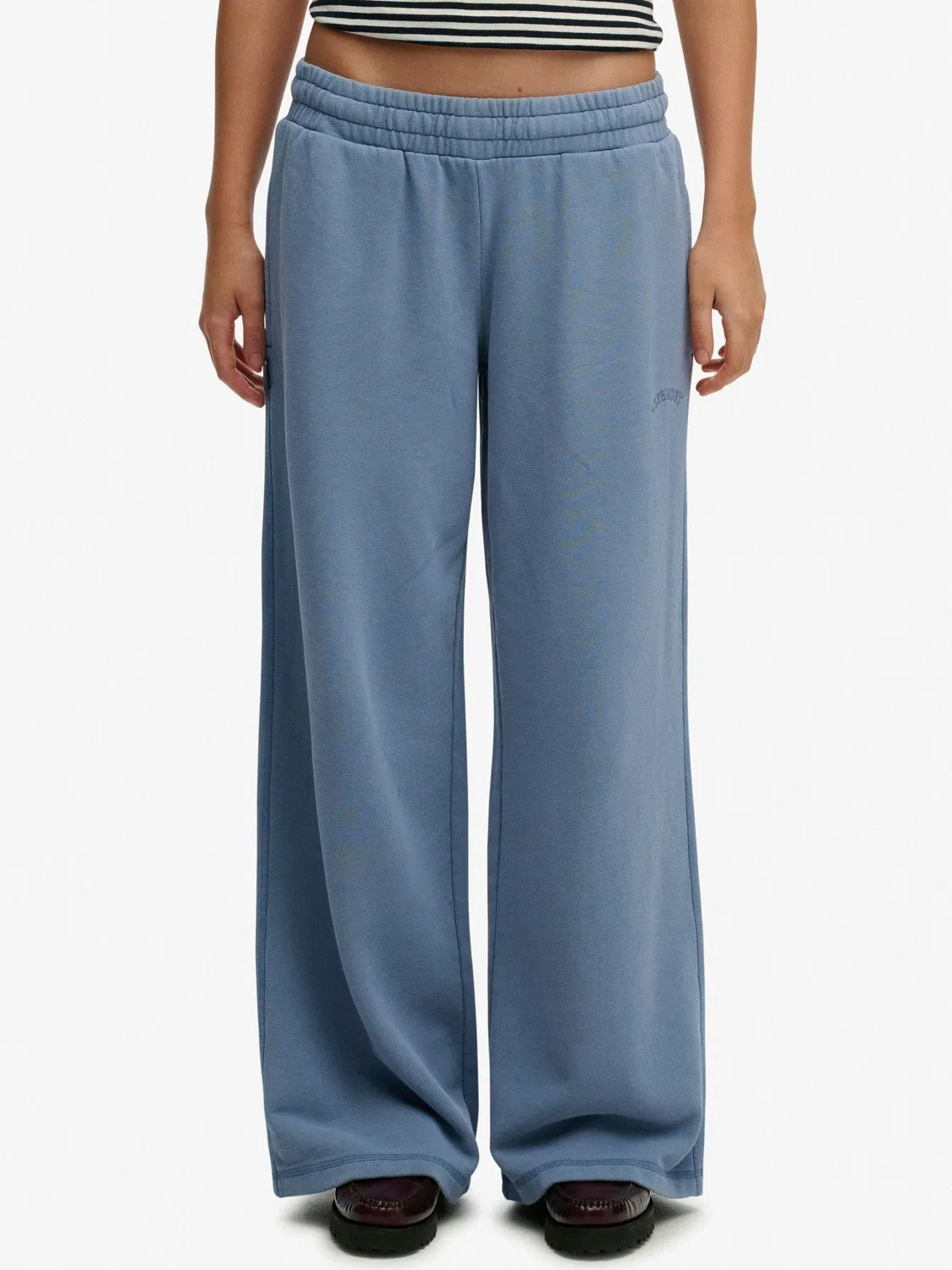 Джоггеры свободного кроя Essential Logo Wide Leg Superdry, синий — фото 2