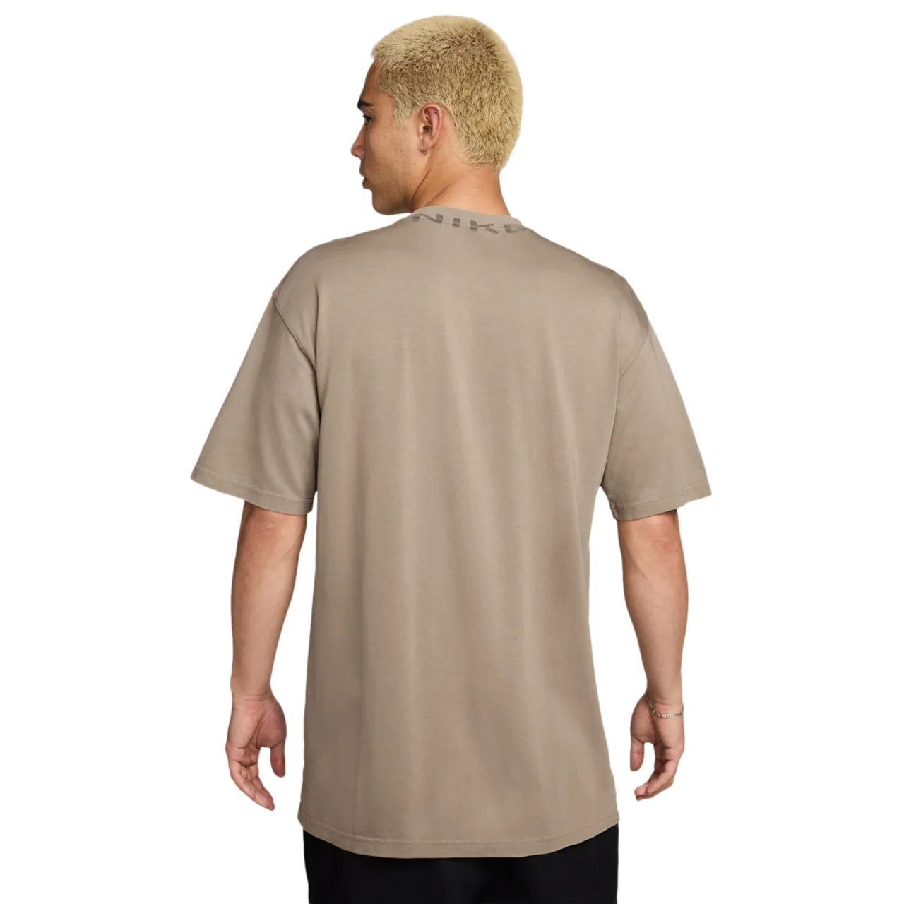 Футболка мужская Nike NSW OC Collar Print, цвет Tan/Tan — фото 2