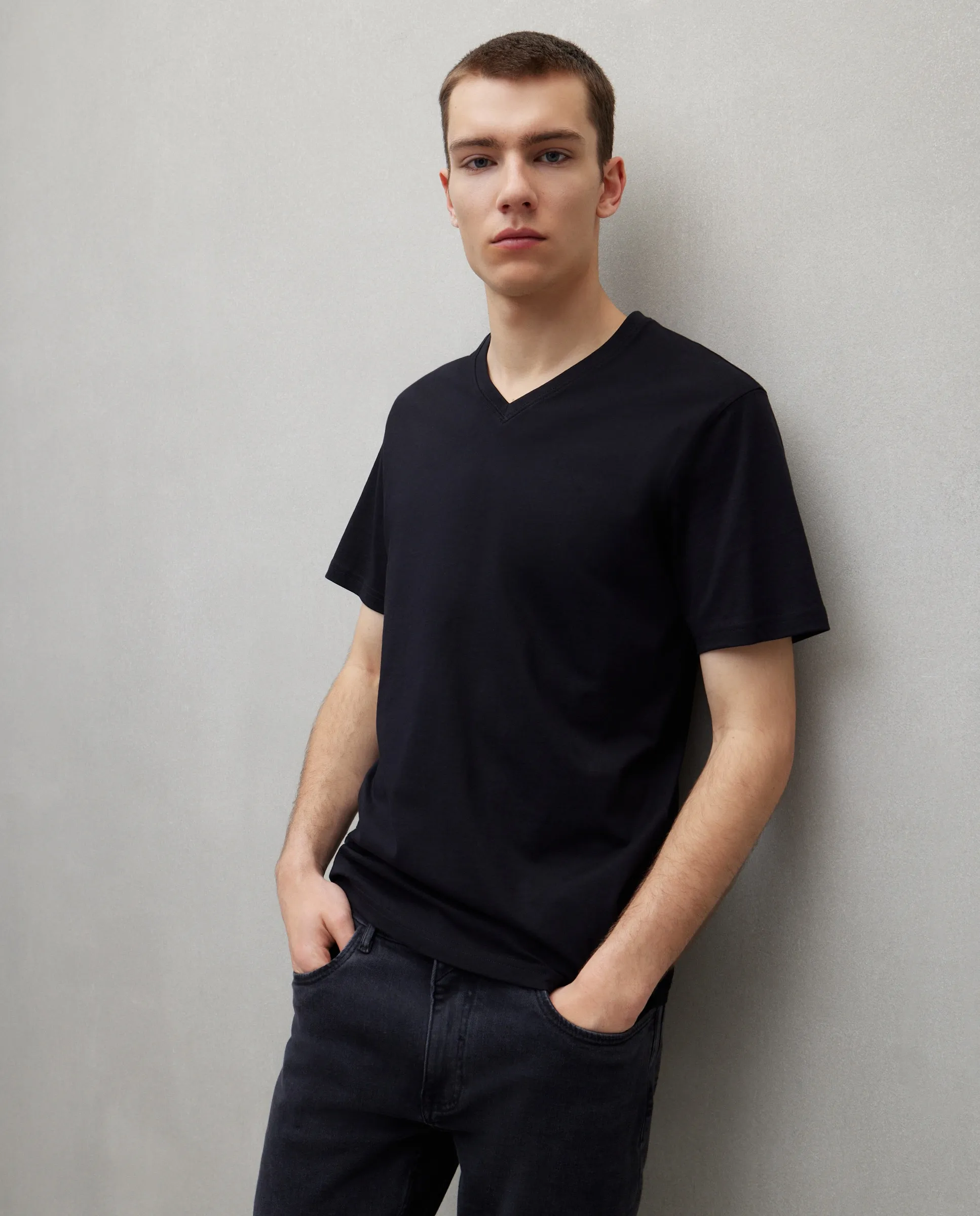 

Мужская однотонная футболка Easy Wear, черный