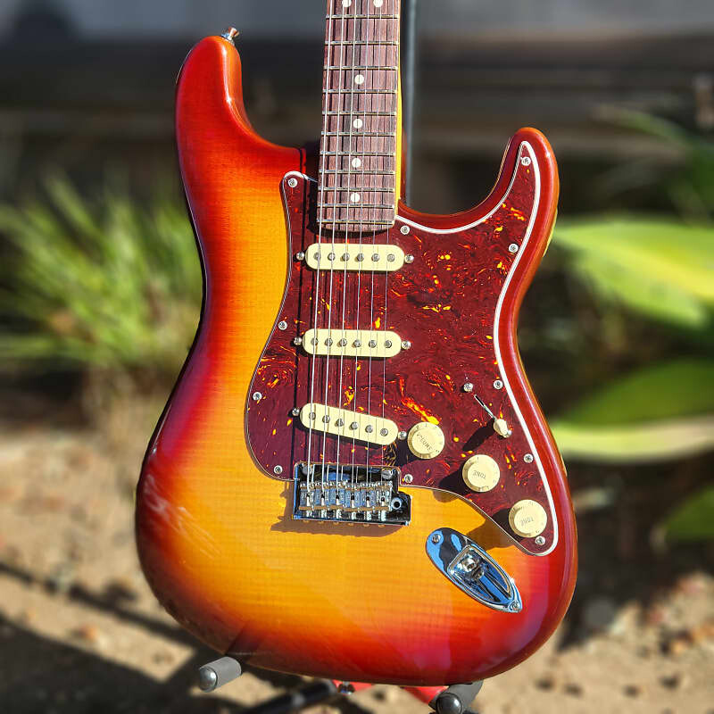 

Электрогитара Fender 70th Anniversary American Professional II Stratocaster, Rosewood Fingerboard, Comet Burst