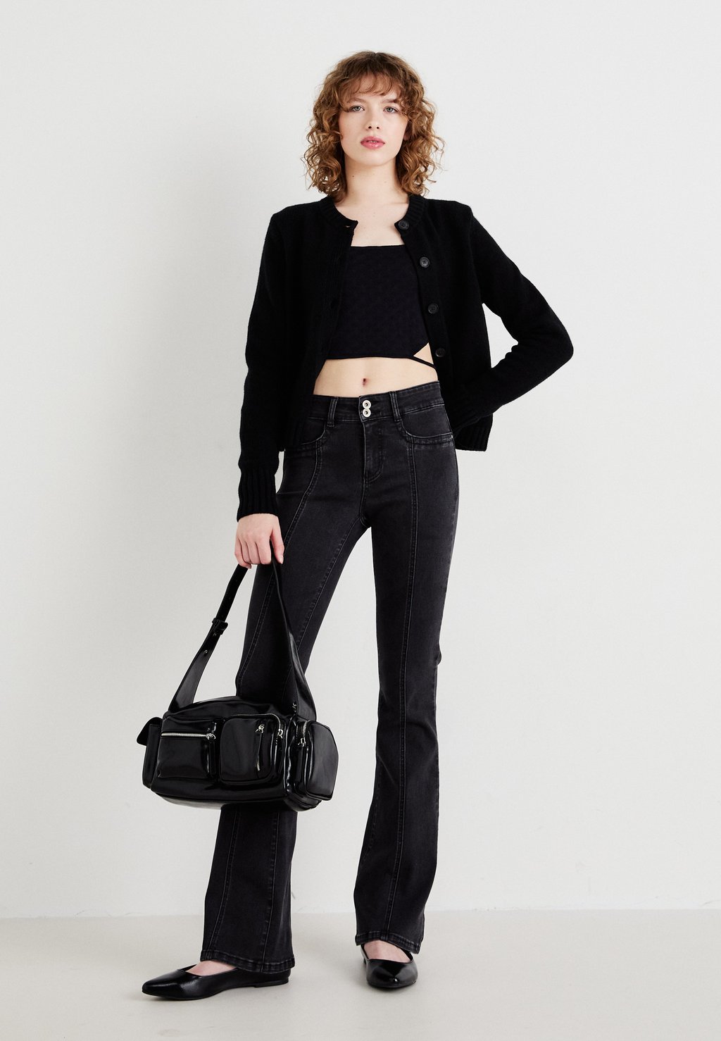

Расклешенные джинсы ONLWAUW MID WAIST PLEAT ONLY, черный деним