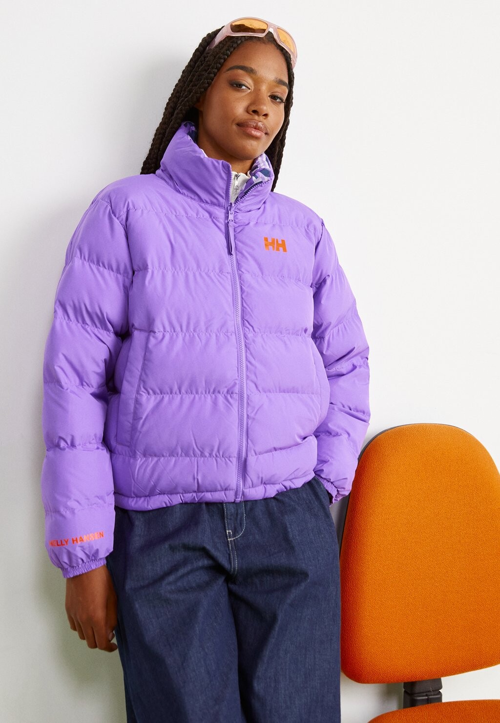 

Куртка Helly Hansen ЖЕНСКИЙ ДВУСТОРОННИЙ ПУФФ YU 23, цвет electric purple