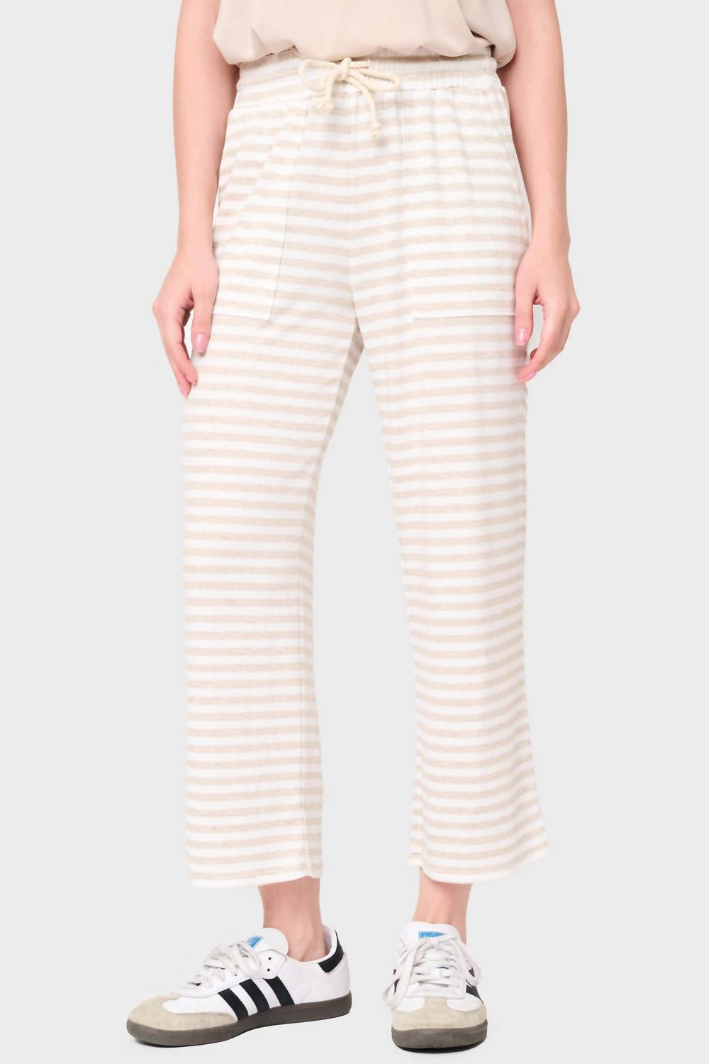 

Женские укороченные брюки Serene Mornings с широкими штанинами в песочную полоску Gibsonlook, Sand Stripe