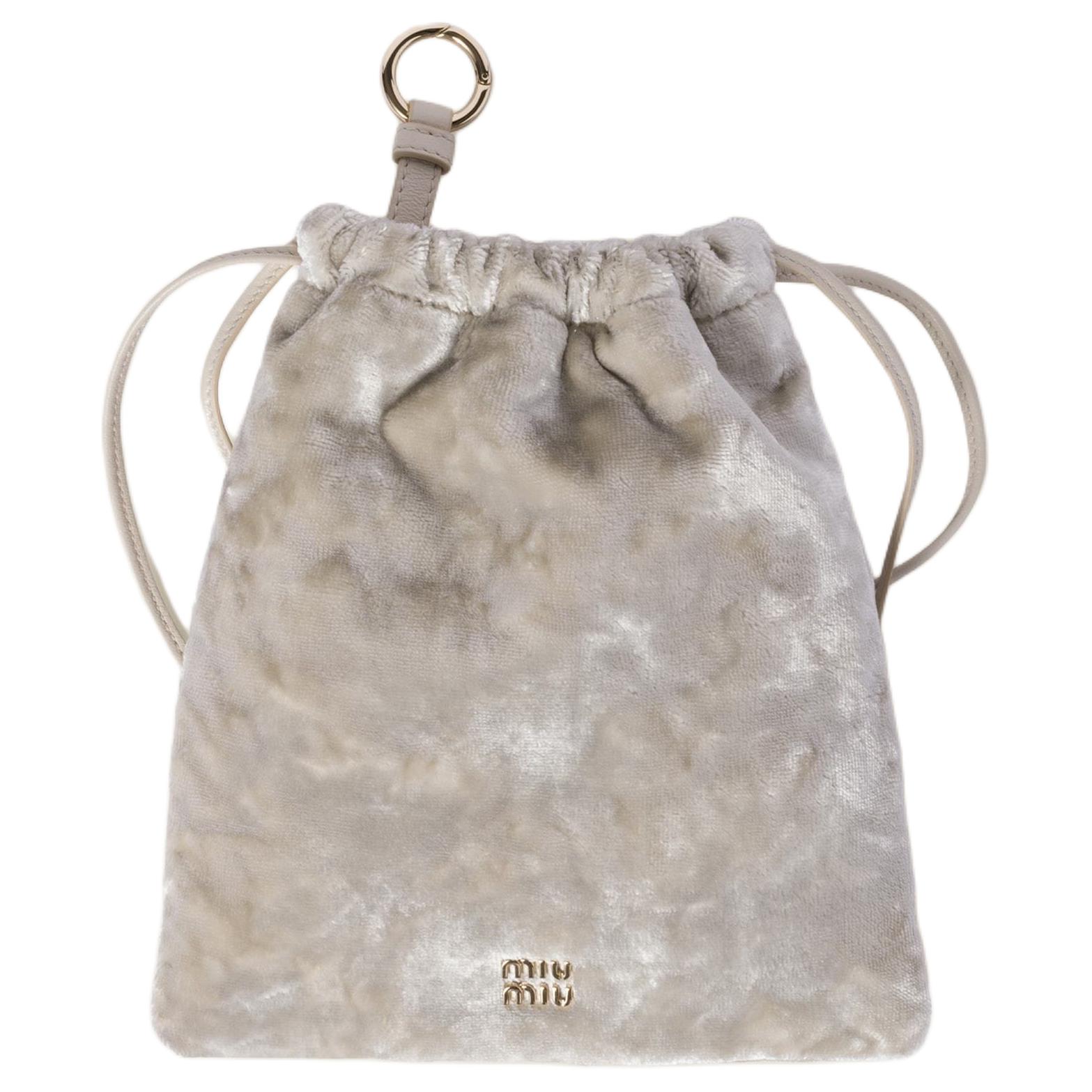 

Miu Miu Тканевый клатч женский, цвет слоновой кости