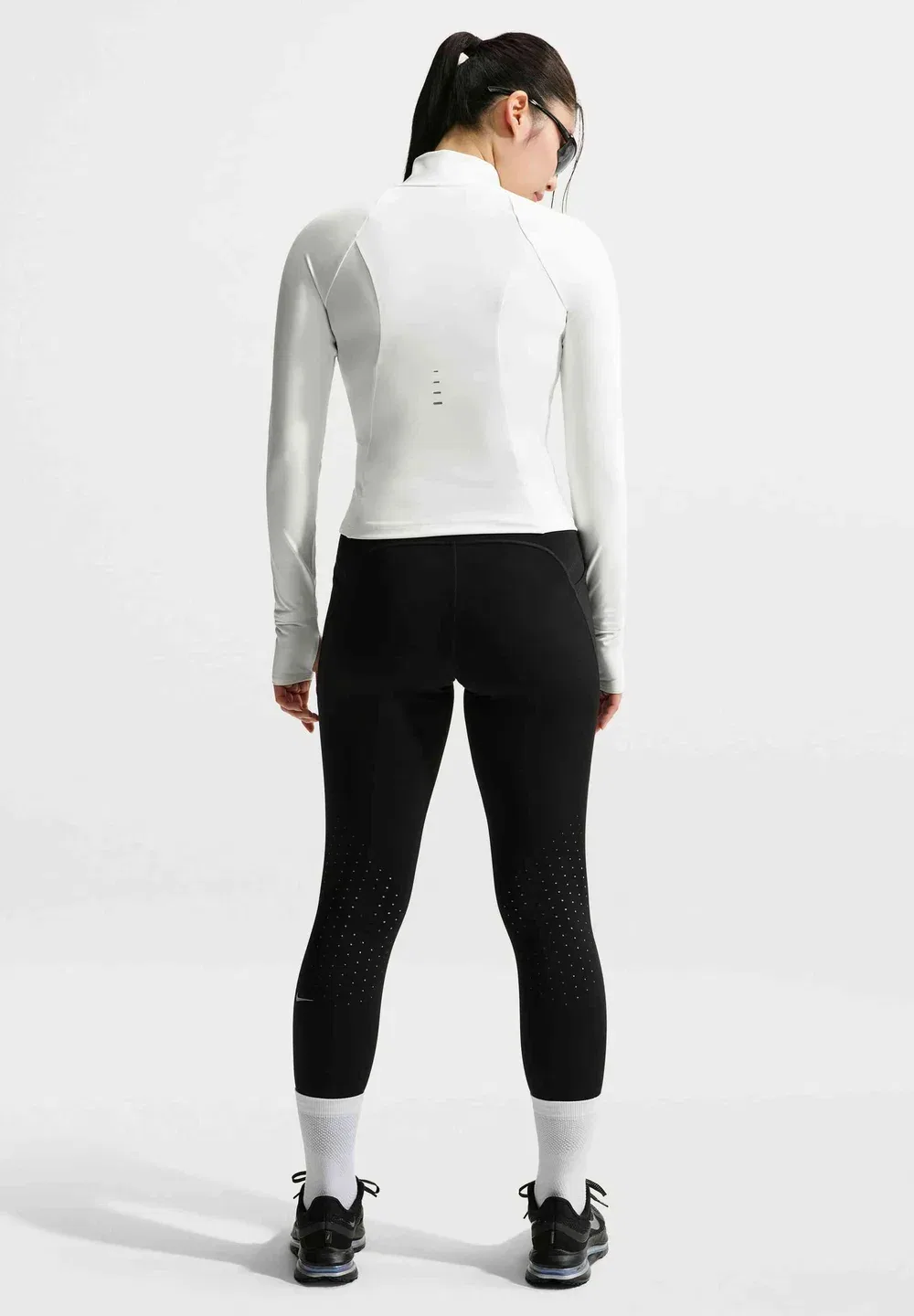 W nk swift df fz jkt - тренировочная куртка Nike Performance, Sail/Reflective Silv — фото 2