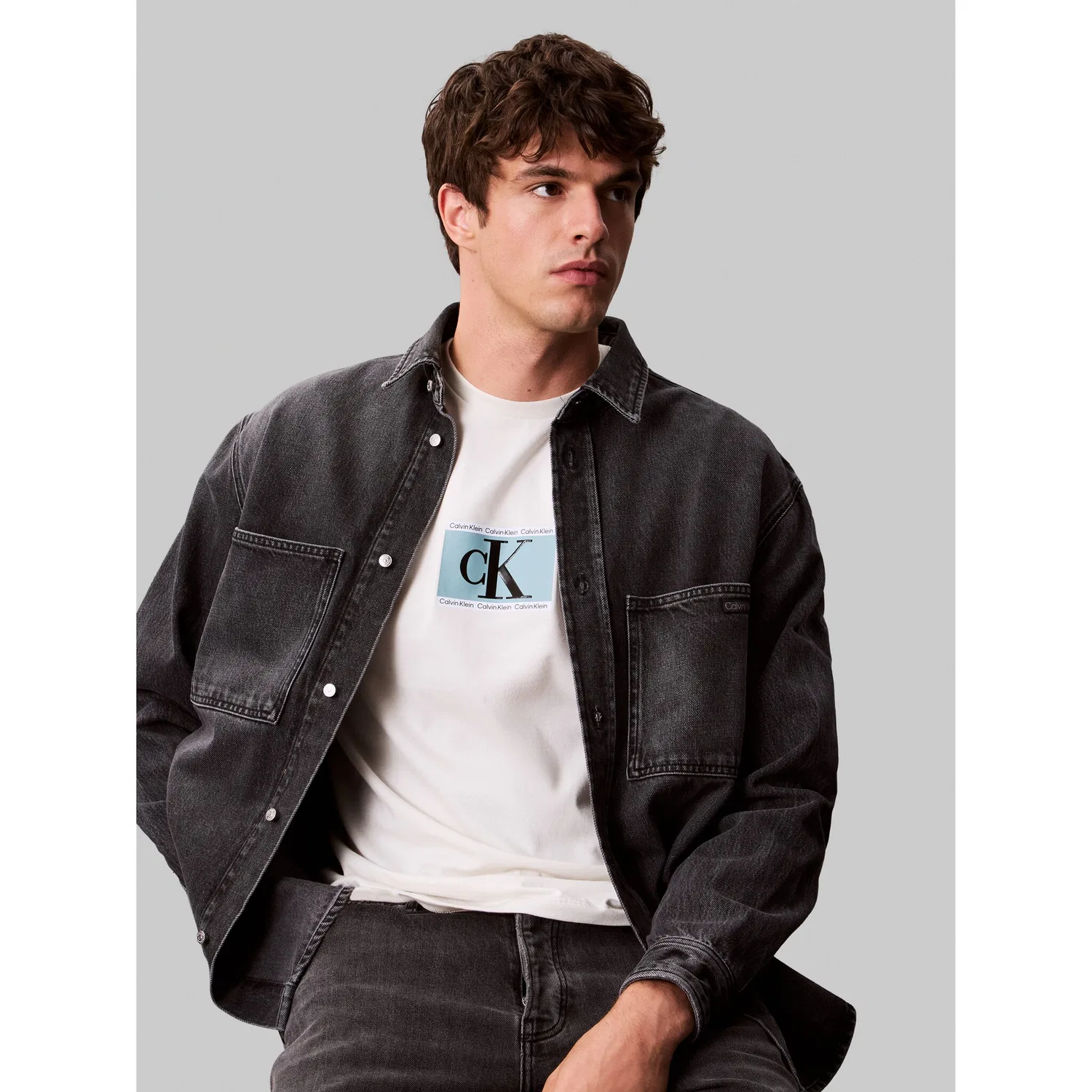 Мужская хлопковая футболка с круглым вырезом Calvin Klein, Chalk — фото 4