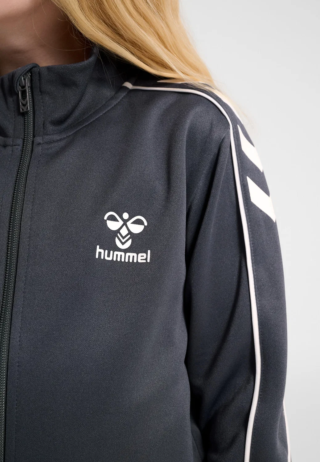 Детский спортивный костюм на регулируемой талии Hmltrack Hummel, Ebenholzbraun — фото 4