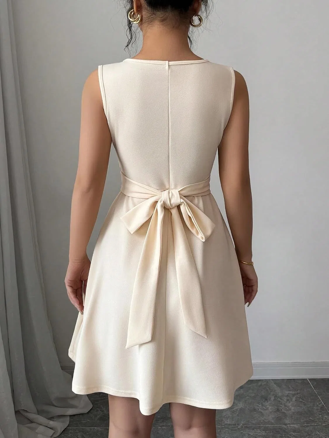Женское A-силуэта платье с открытой спиной Backless Sleeveless Flared, Apricot — фото 4