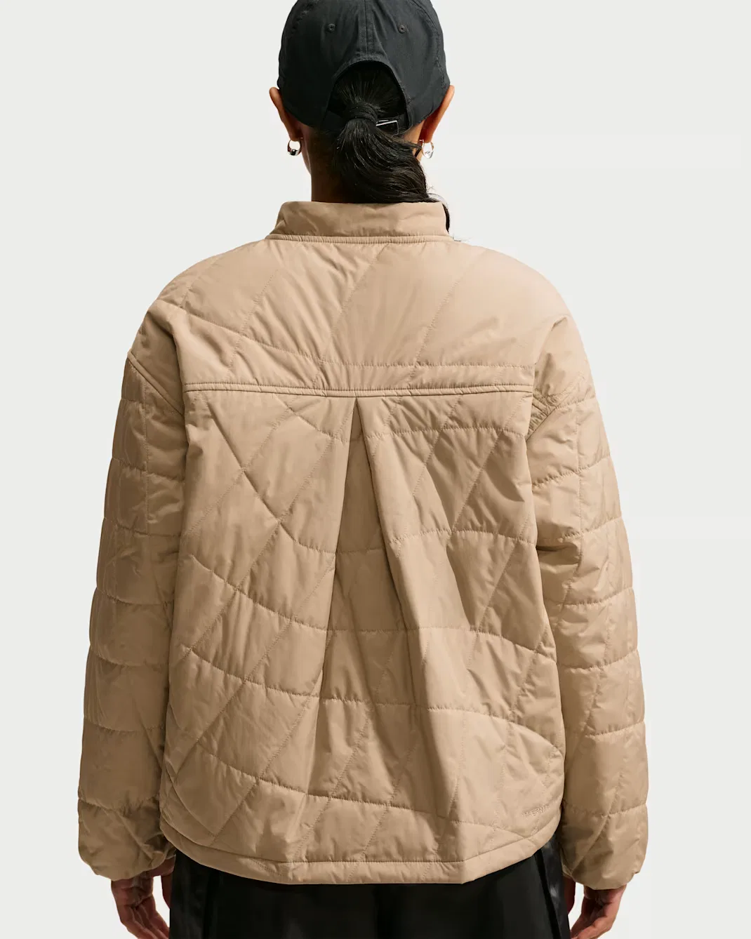 Женская стеганая куртка Therma-FIT в стиле "амбарная куртка" Nike Sportswear, Parachute Beige/Parachute Beige — фото 2