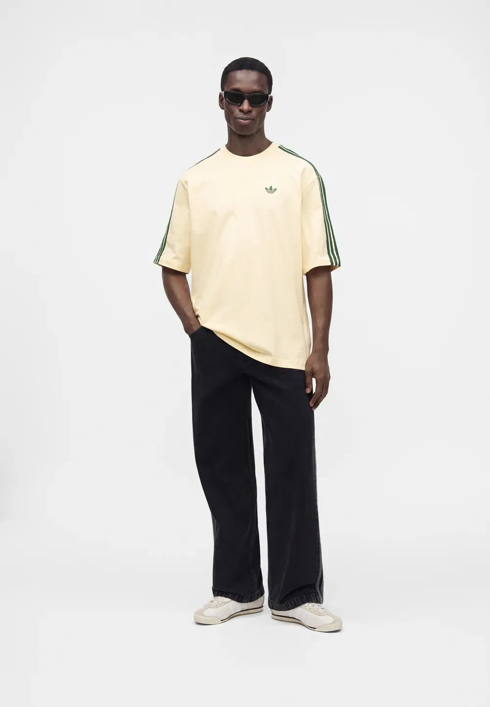 Футболка унисекс - базовая футболка Adidas Originals, Warm Vanilla/Collegiate Green — фото 3