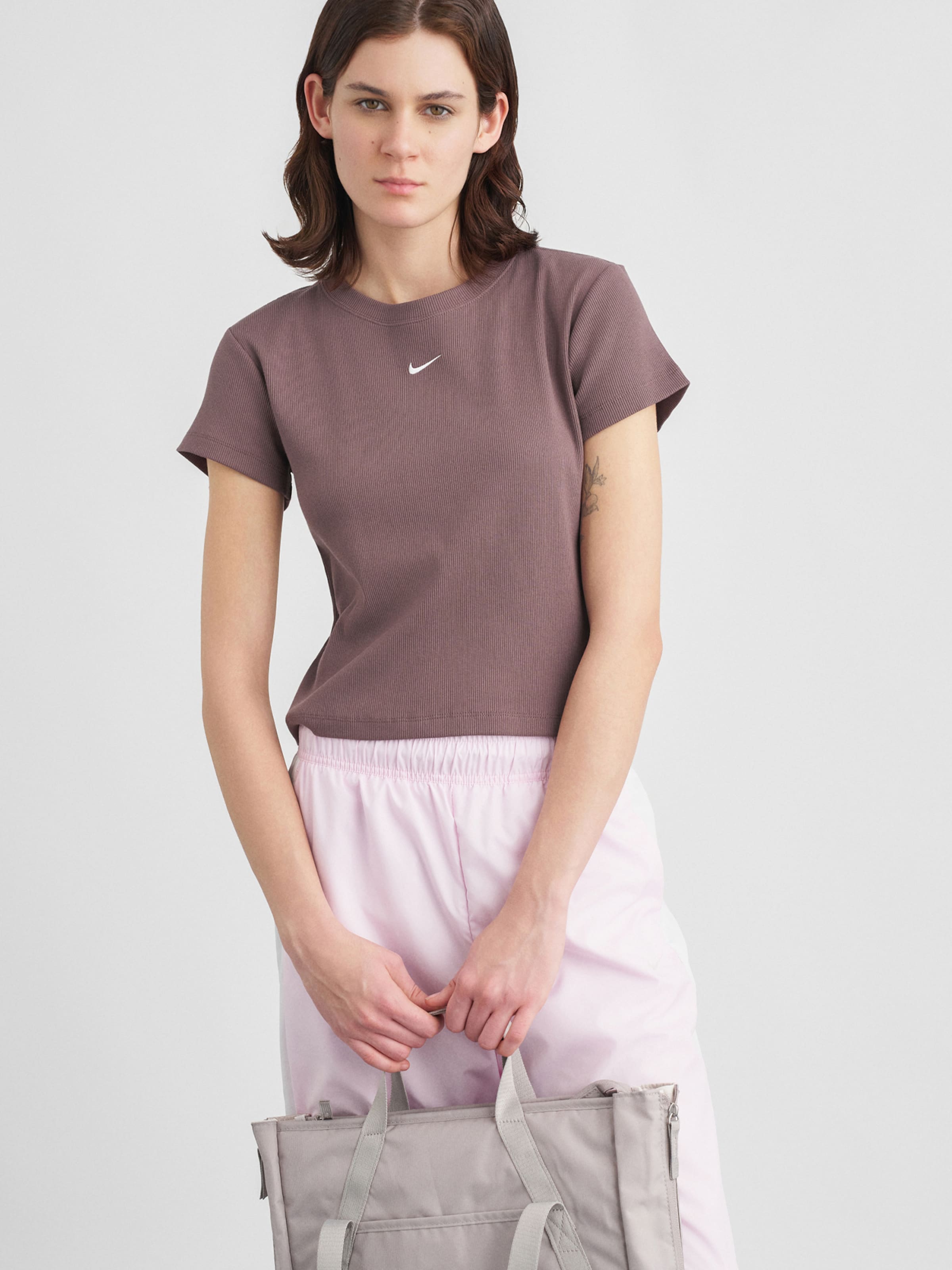 Nike Sportswear Футболка в цвете Mauve — фото 3