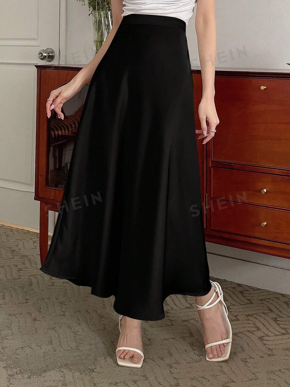 

Юбка, однотонная, расклешенный низ Dazy, черный