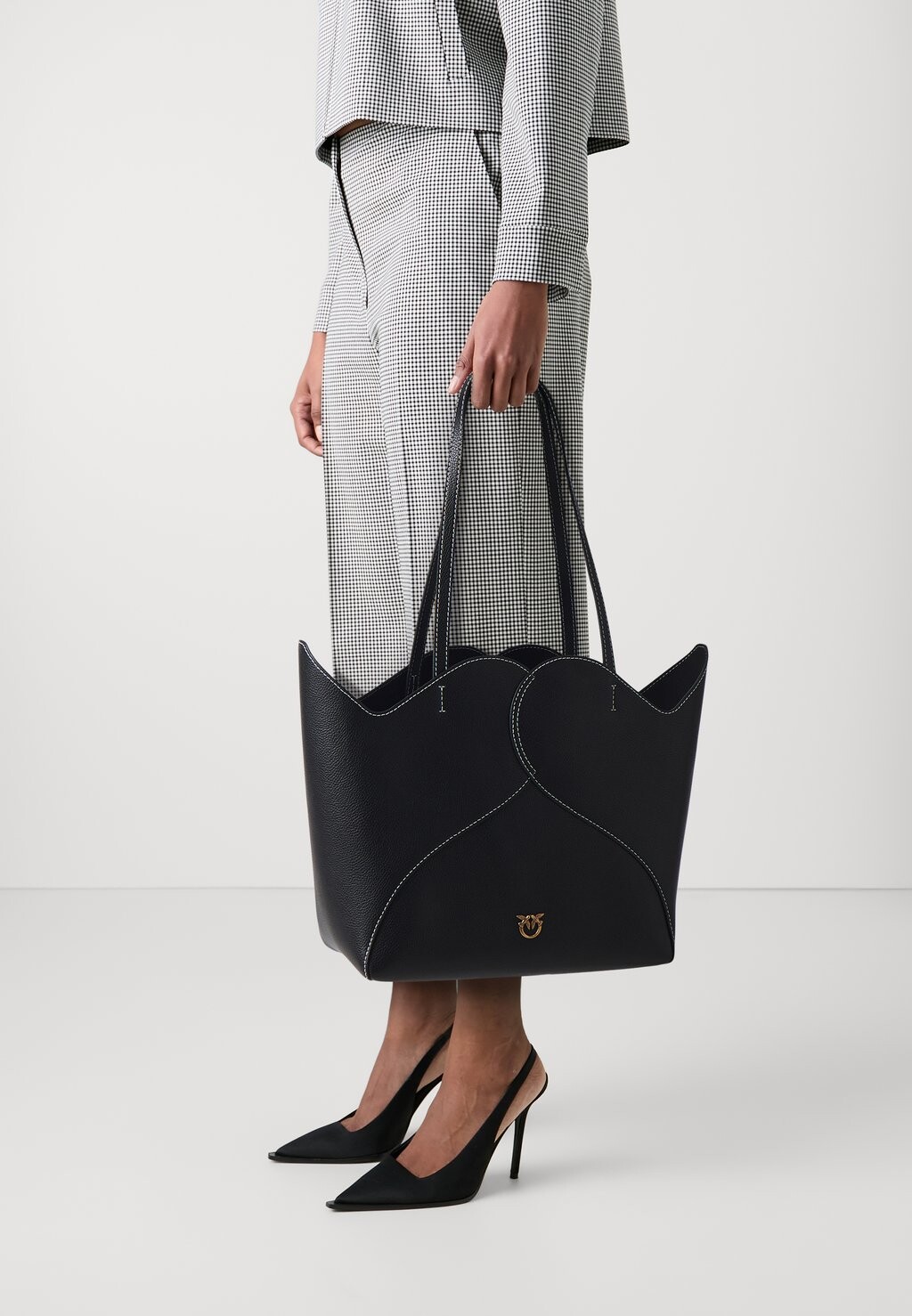 

Большая сумка HEART TOTE Pinko, черный
