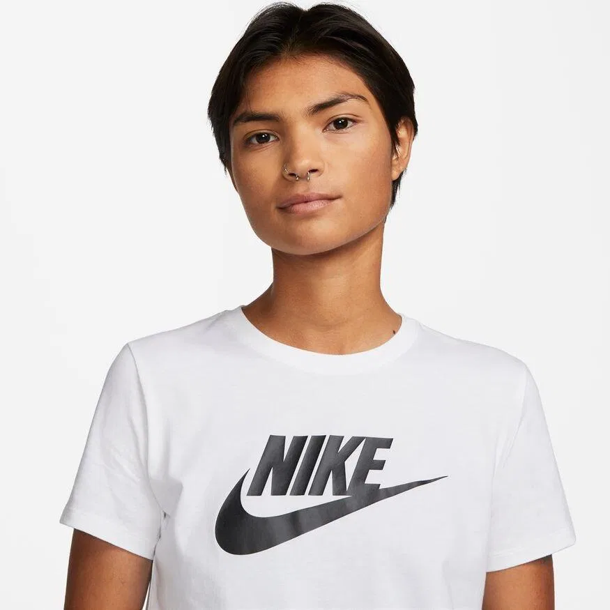 Женская хлопковая футболка Nike Sportswear Club Essentials, Цвет Weiss Schwarz — фото 3