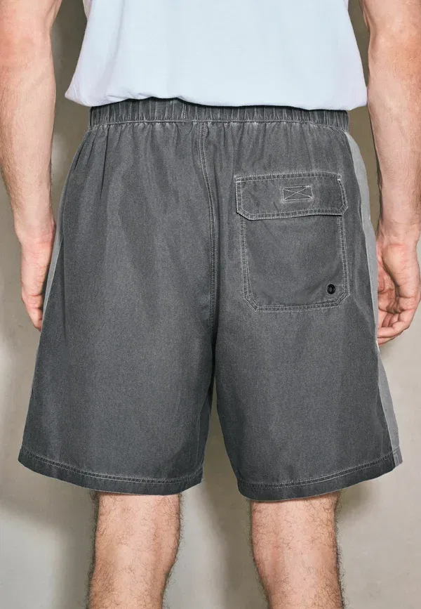 Плавки с боковыми полосками Regular fit - edit side stripe board shorts Next, Grey, черный/серый — фото 2