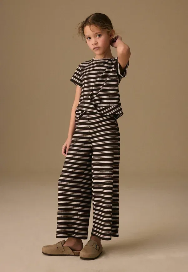 Комплект из топа и брюк с полосками Regular fit wrap top and wide leg set Next, chocolate brown stripe, коричневый/шоколадный
