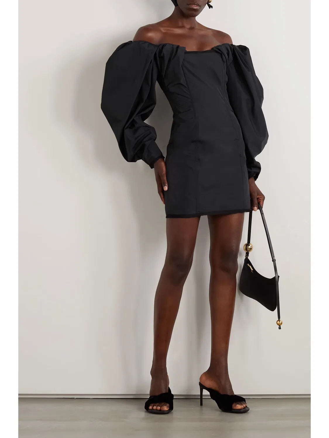 Мини-платье из тафты с открытыми плечами Jacquemus, черный — фото 2