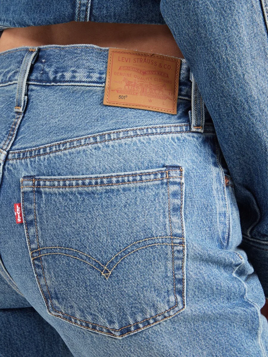Джинсы LEVI'S Regular '501 JEANS FOR WOMEN' синего цвета — фото 2