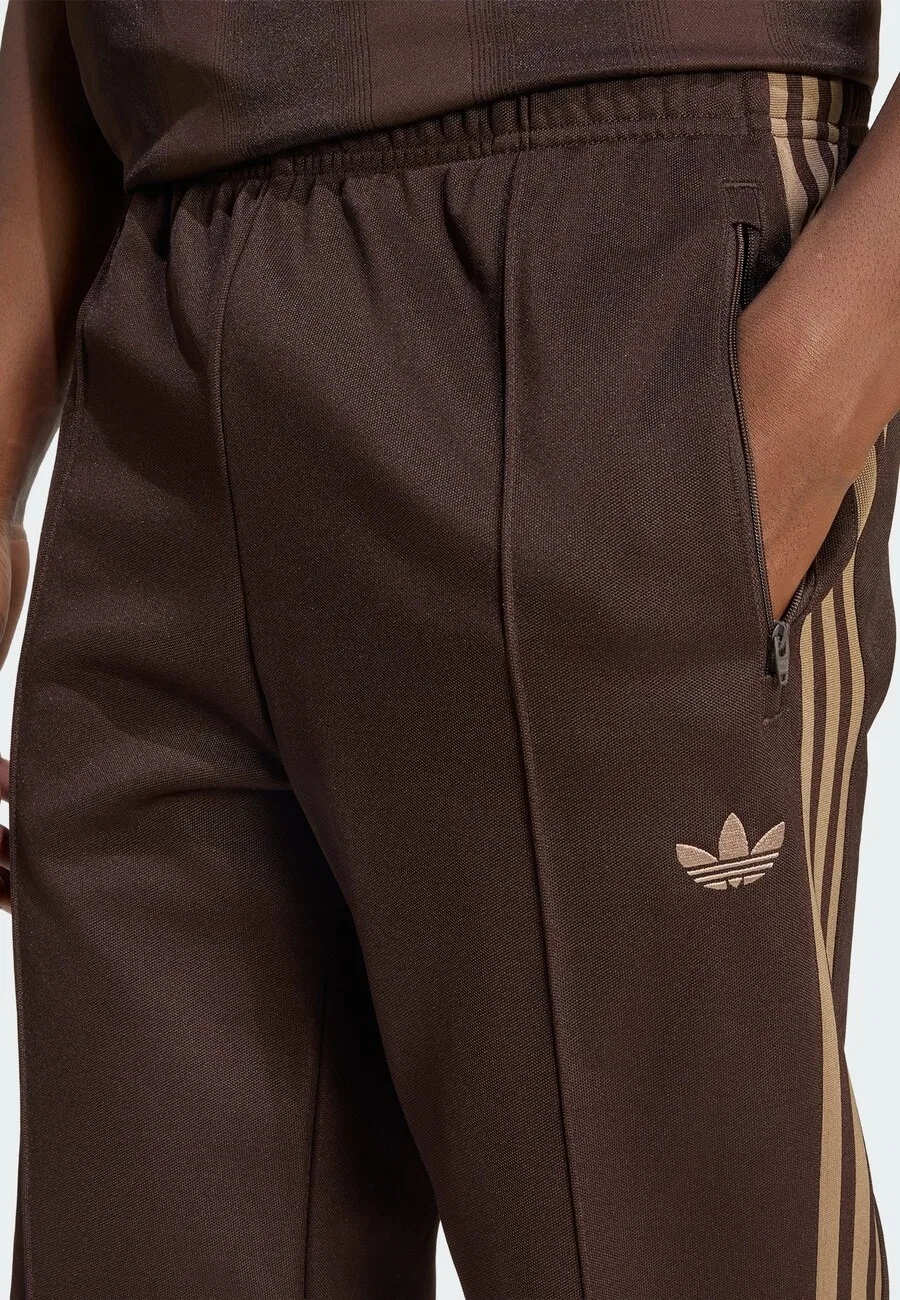 Брюки ADIDAS ORIGINALS Slim fit 'Classic' в шоколадном цвете — фото 4