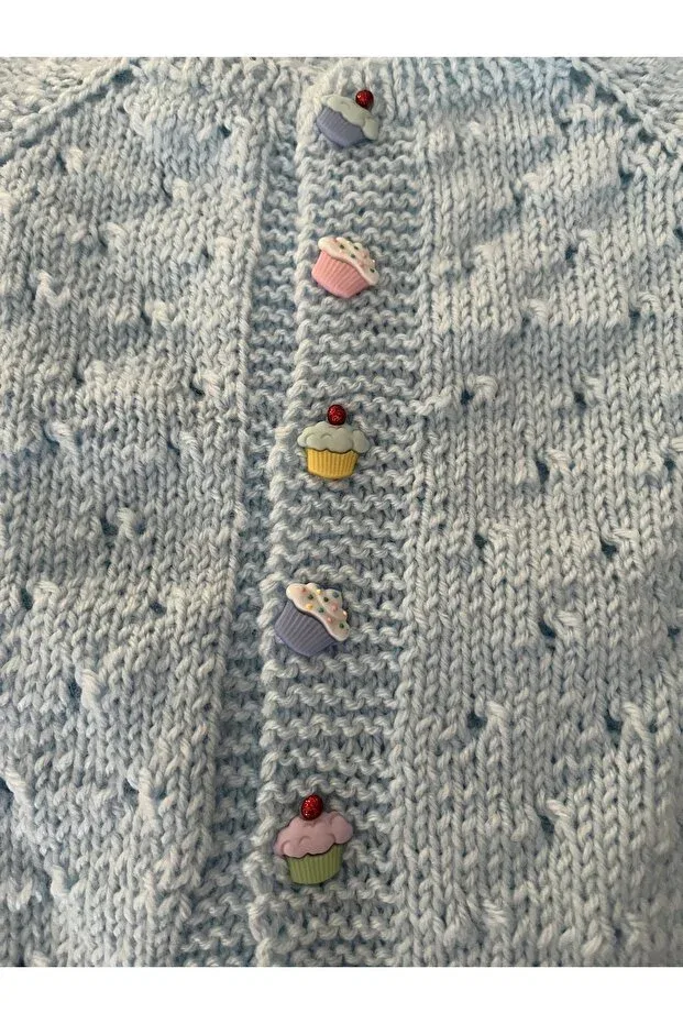 Детский кардиган для девочек хлопковый Hand knitted light blue baby cardigan with cupcake buttons made of 100% organic cotton Lunera, Blue — фото 4
