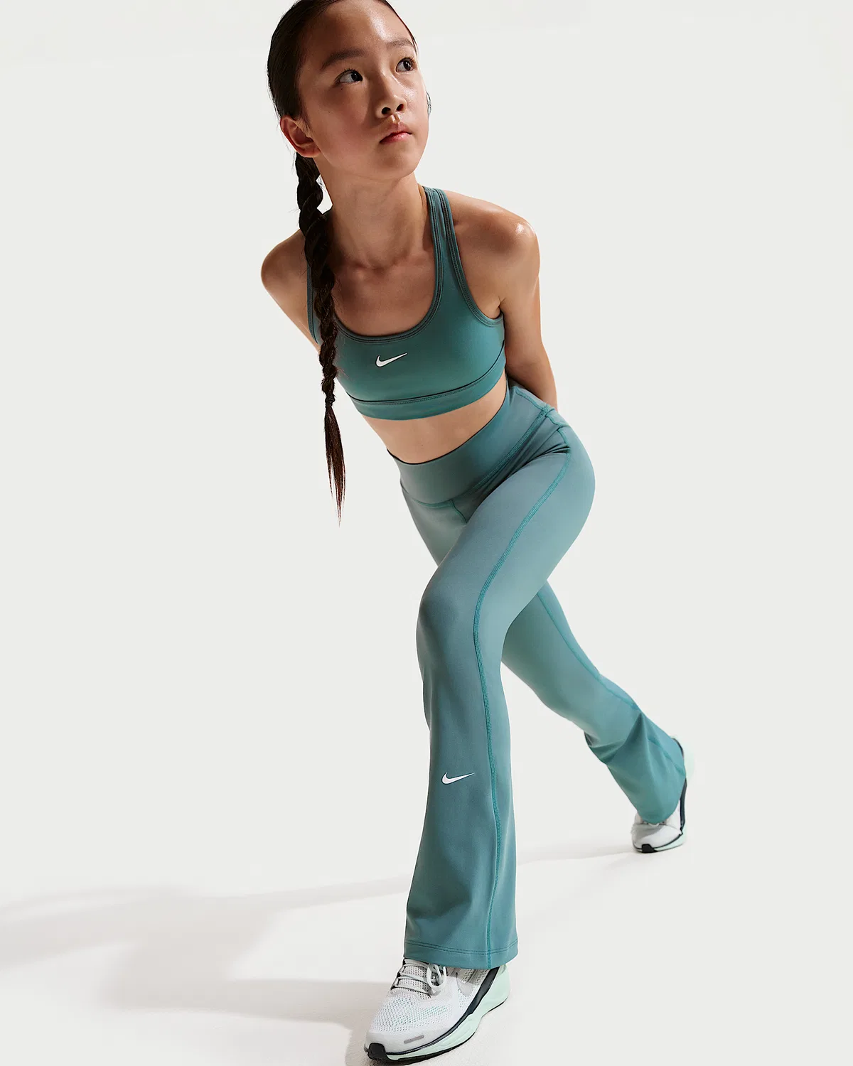 Детские леггинсы Nike One Dri-FIT с расклешенным низом, Mineral Slate/White — фото 4