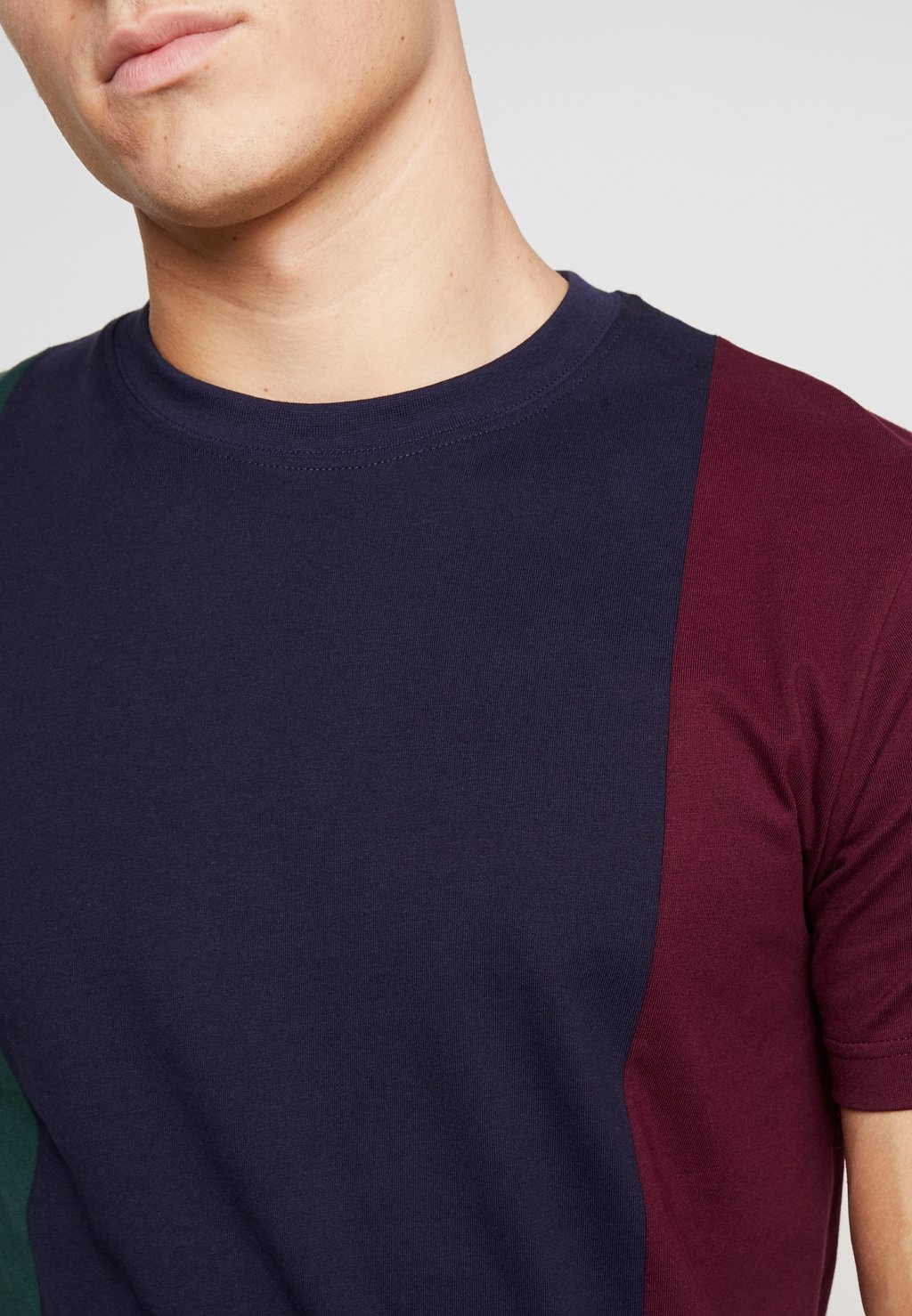 

Футболка с принтом TRIPPLE TEE Urban Classics, зеленый