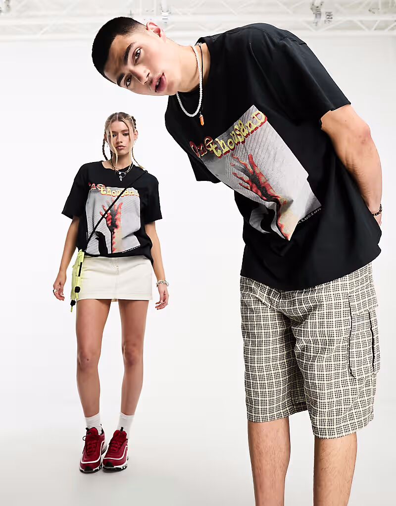 

Футболка унисекс «Тысяча» в черном цвете с потертостями Collusion