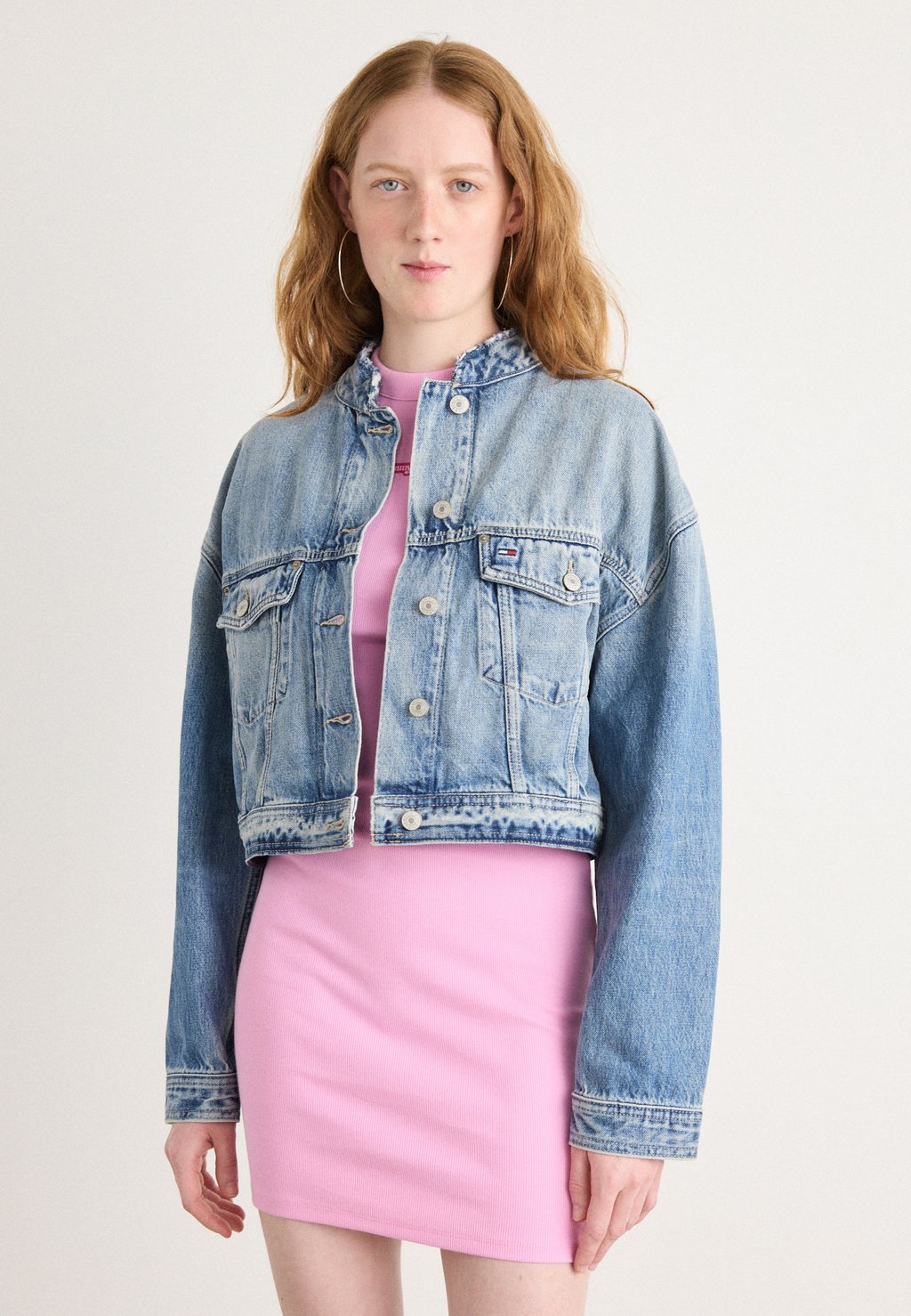 

Джинсовая куртка CROP TRUCKER JACKET Tommy Jeans, цвет Denim Light