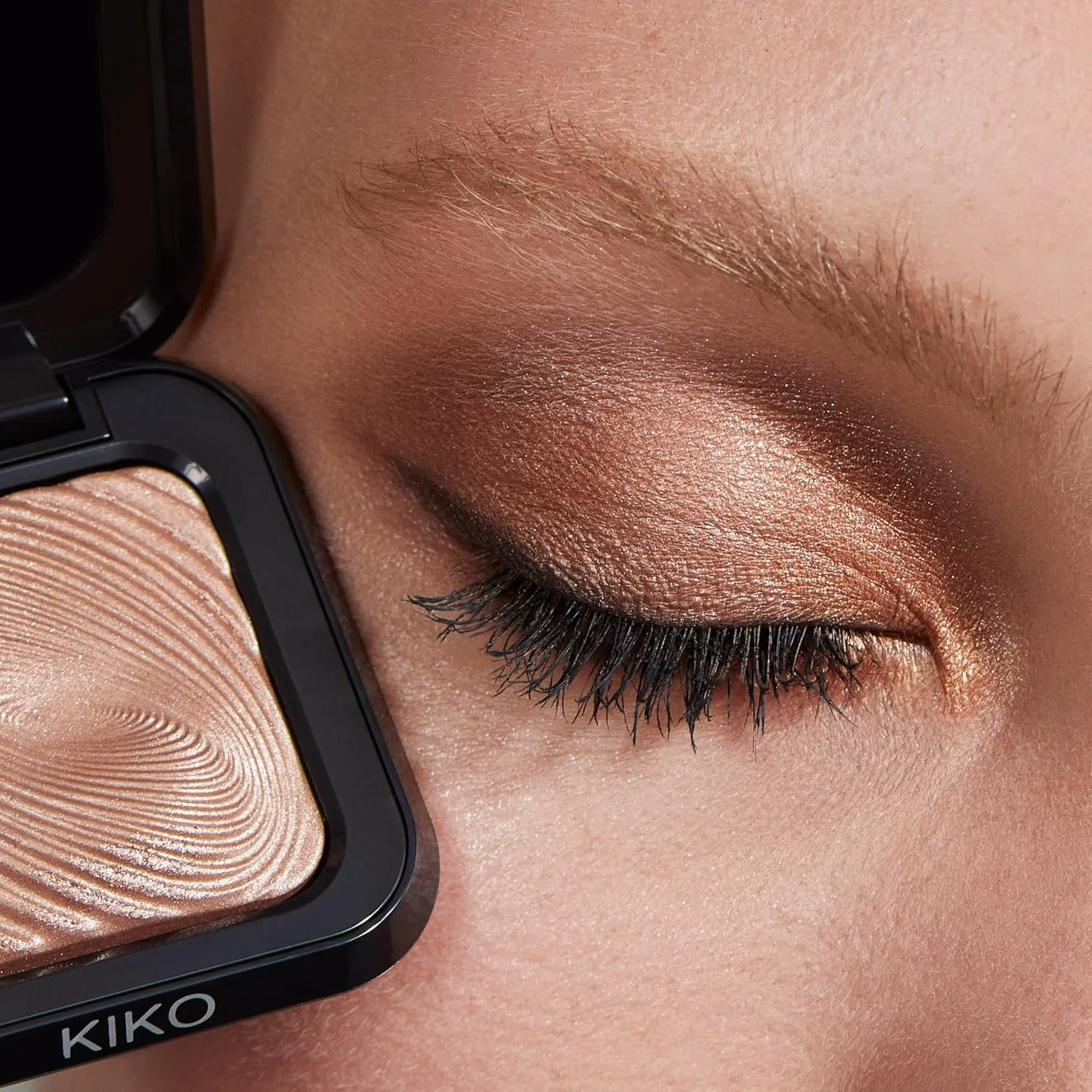 Тени для век «Water Eyeshadow» от KIKO Milano Kiko Milano, 02 Champagne — фото 3