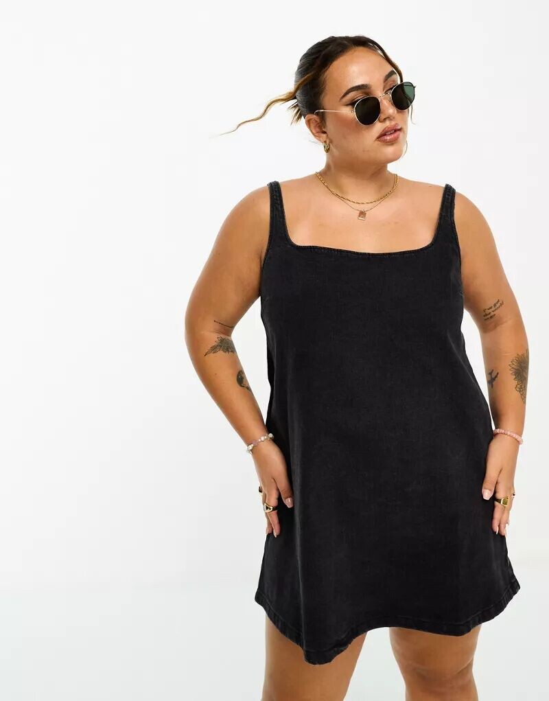 

Черное джинсовое платье с бретелями ASOS DESIGN Curve