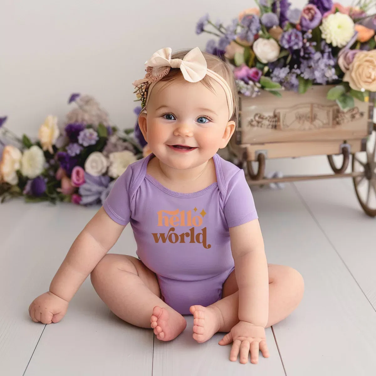 Детский боди с коротким рукавом с принтом Boho Hello World The Juniper Shop, Lavender — фото 3
