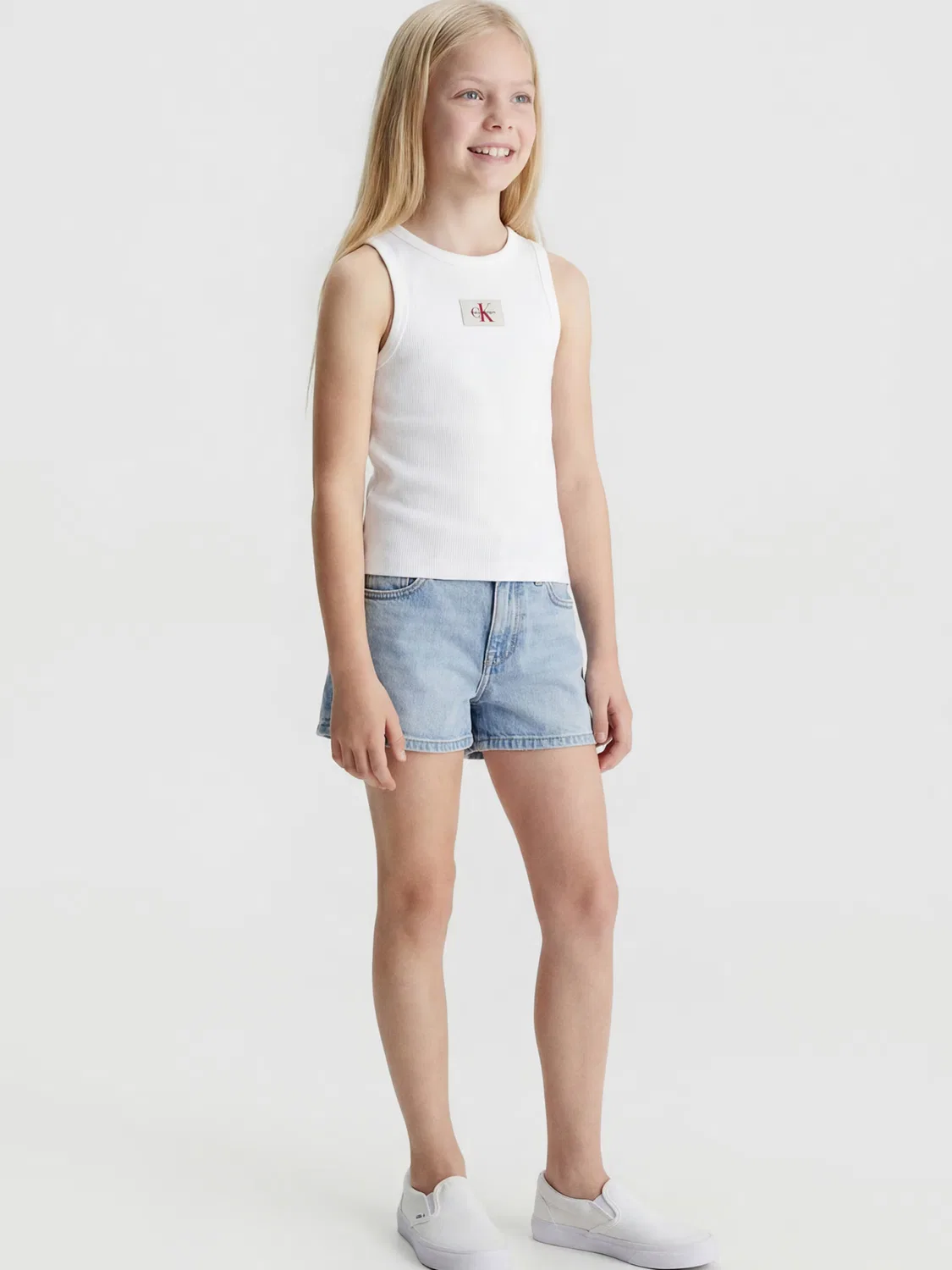 Топ Calvin Klein Jeans Monologo Patch Tank белого и кремового цвета — фото 4