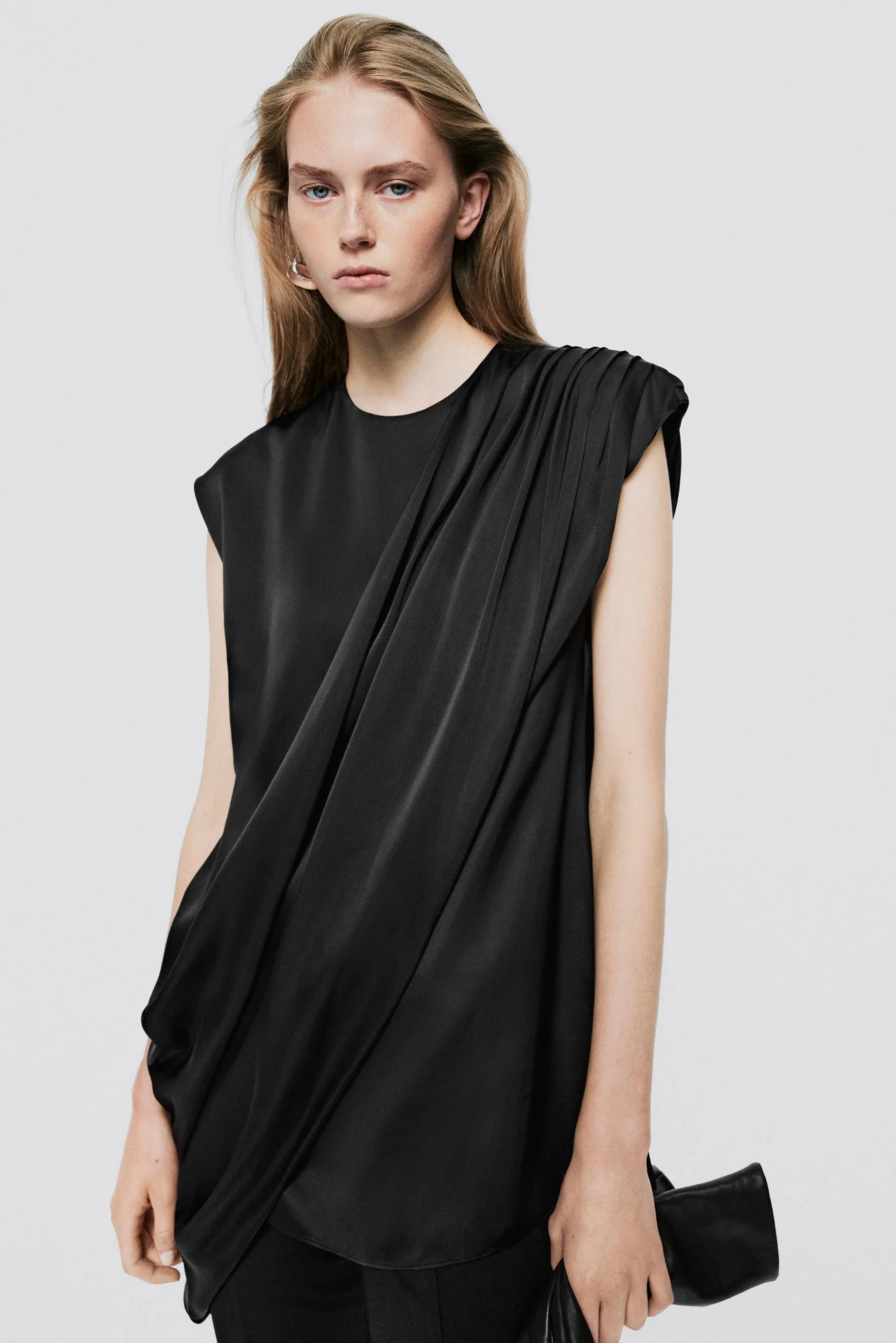 Топ Massimo Dutti Flowing Asymmetric With Gathered Detail – Limited Edition, черный — фото 2