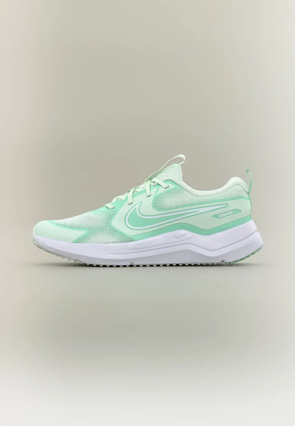Кроссовки Cosmic Runner унисекс для бега по улицам Nike Performance, Barely Green/White/Arctic Green