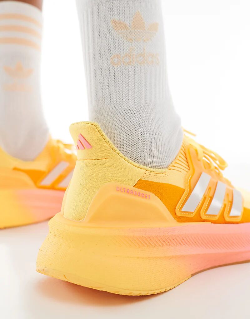 Кроссовки adidas Running Ultraboost 5 оранжевого цвета adidas performance — фото 4
